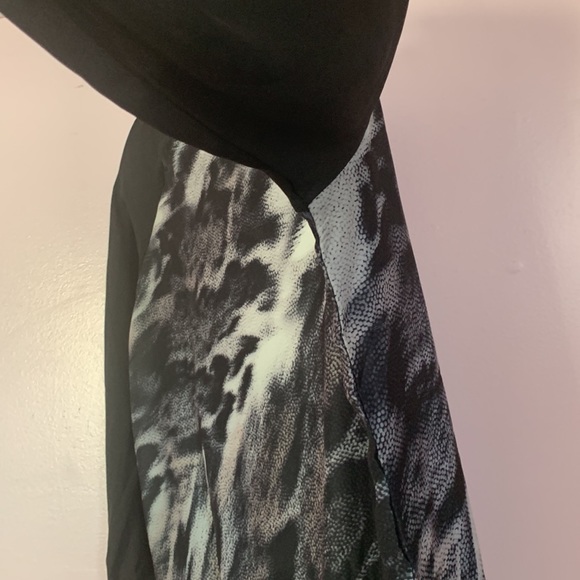 Three quarter white black grey top blouse sport chic animal snake tiger leopard - Picture 12 of 13